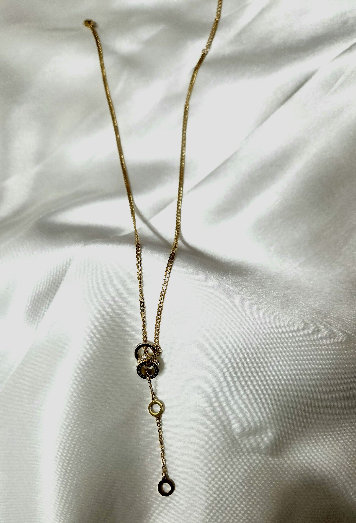 Chic Gold-Toned Circle Pendant Lariat Necklace