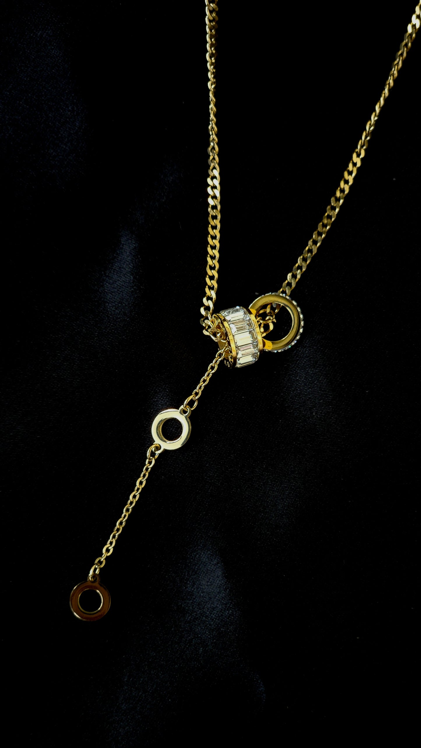 Chic Gold-Toned Circle Pendant Lariat Necklace