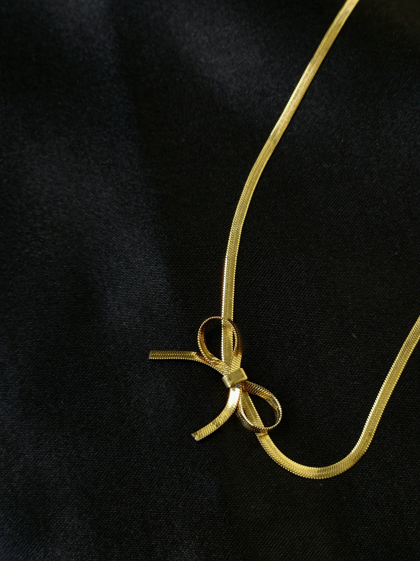 Minimalist Gold-Toned Bow Choker Necklace