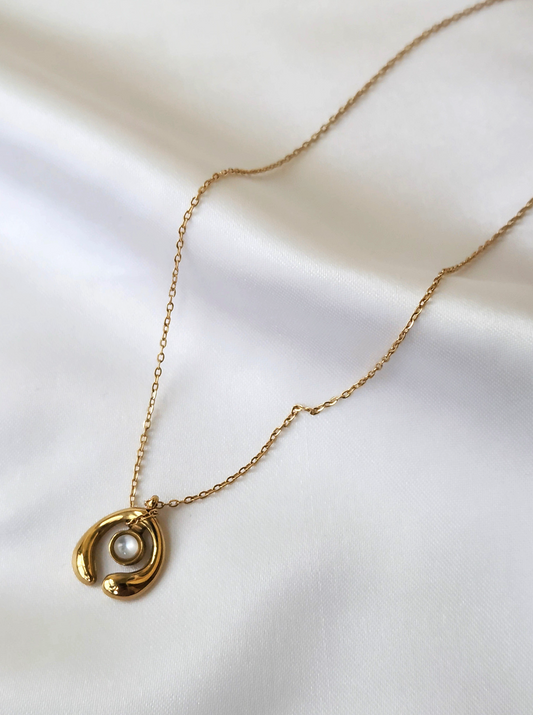 Elegant Pearl Drop Pendant Necklace