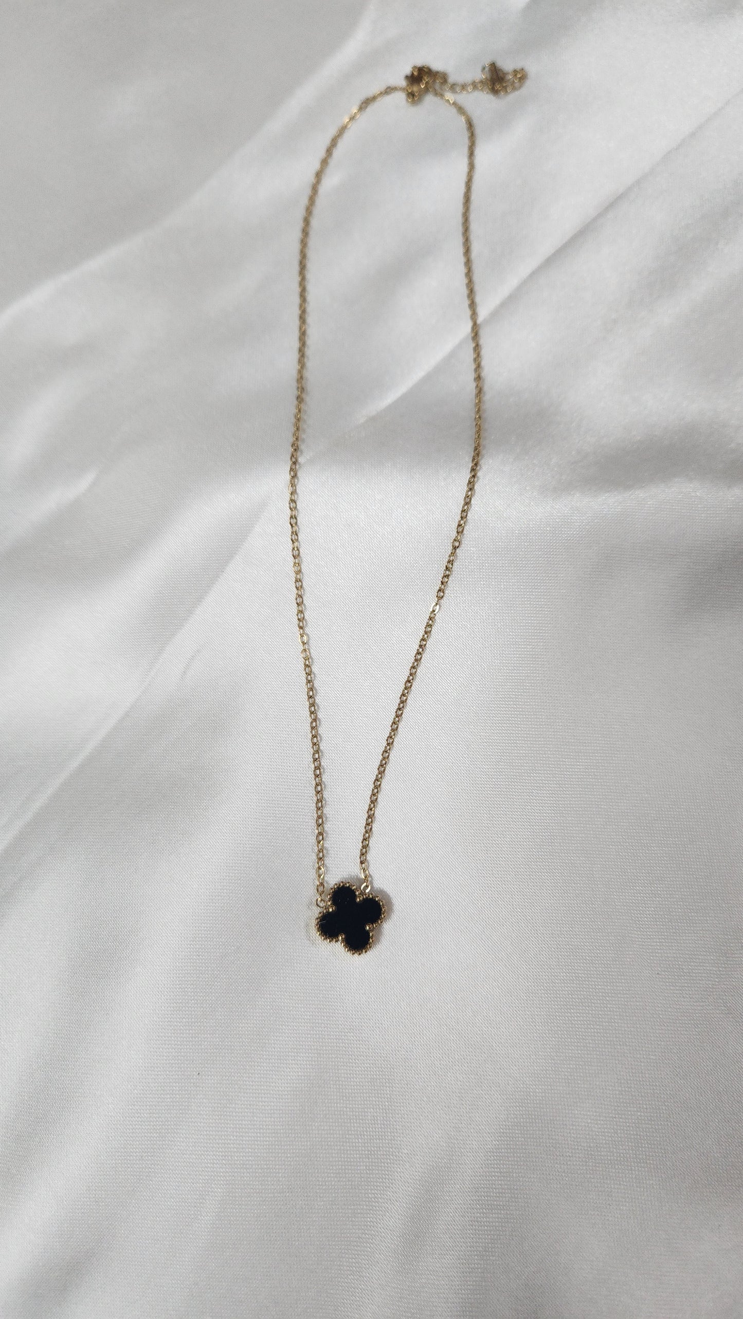 Elegant Clover Pendant Necklace