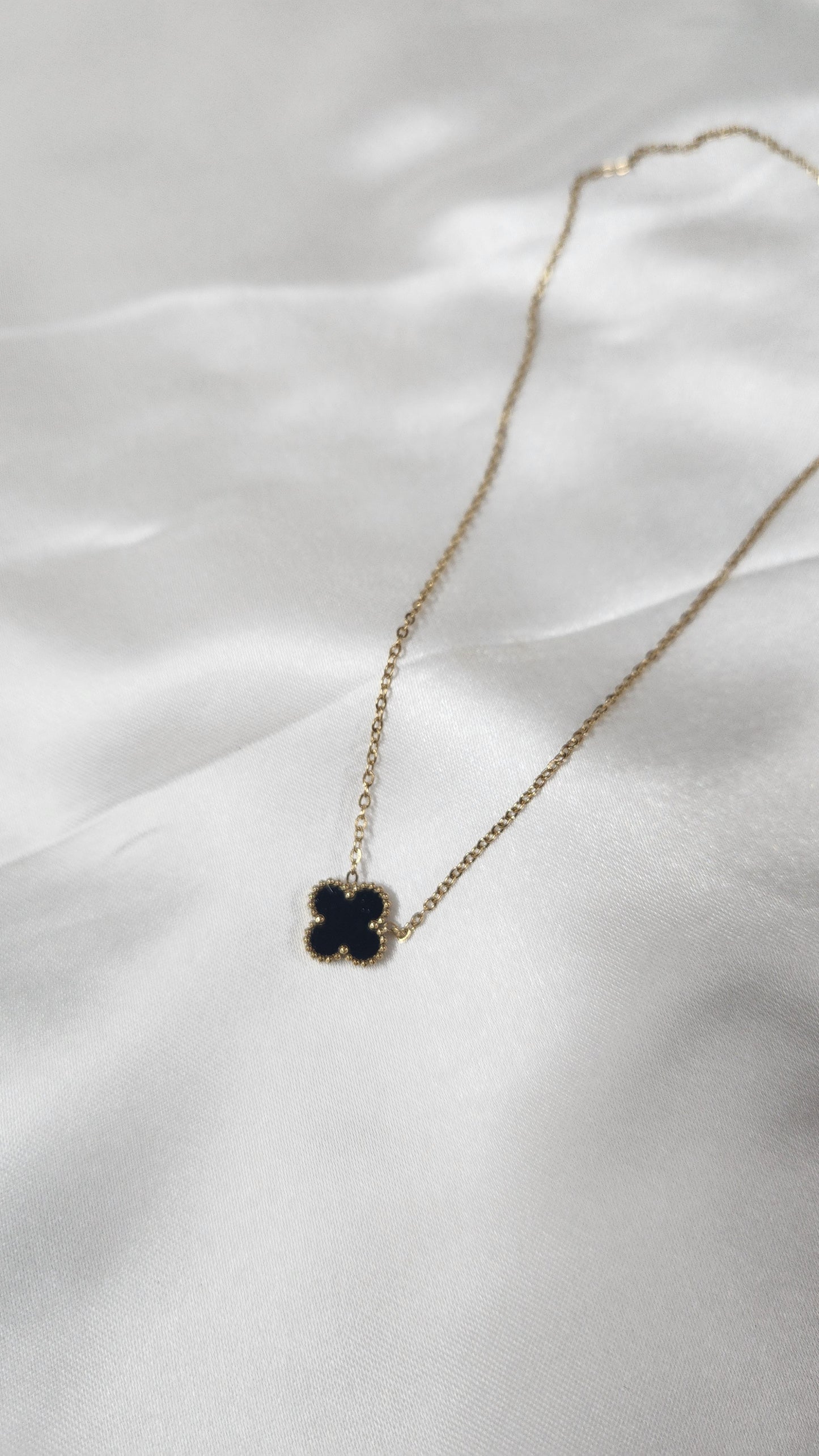 Elegant Clover Pendant Necklace